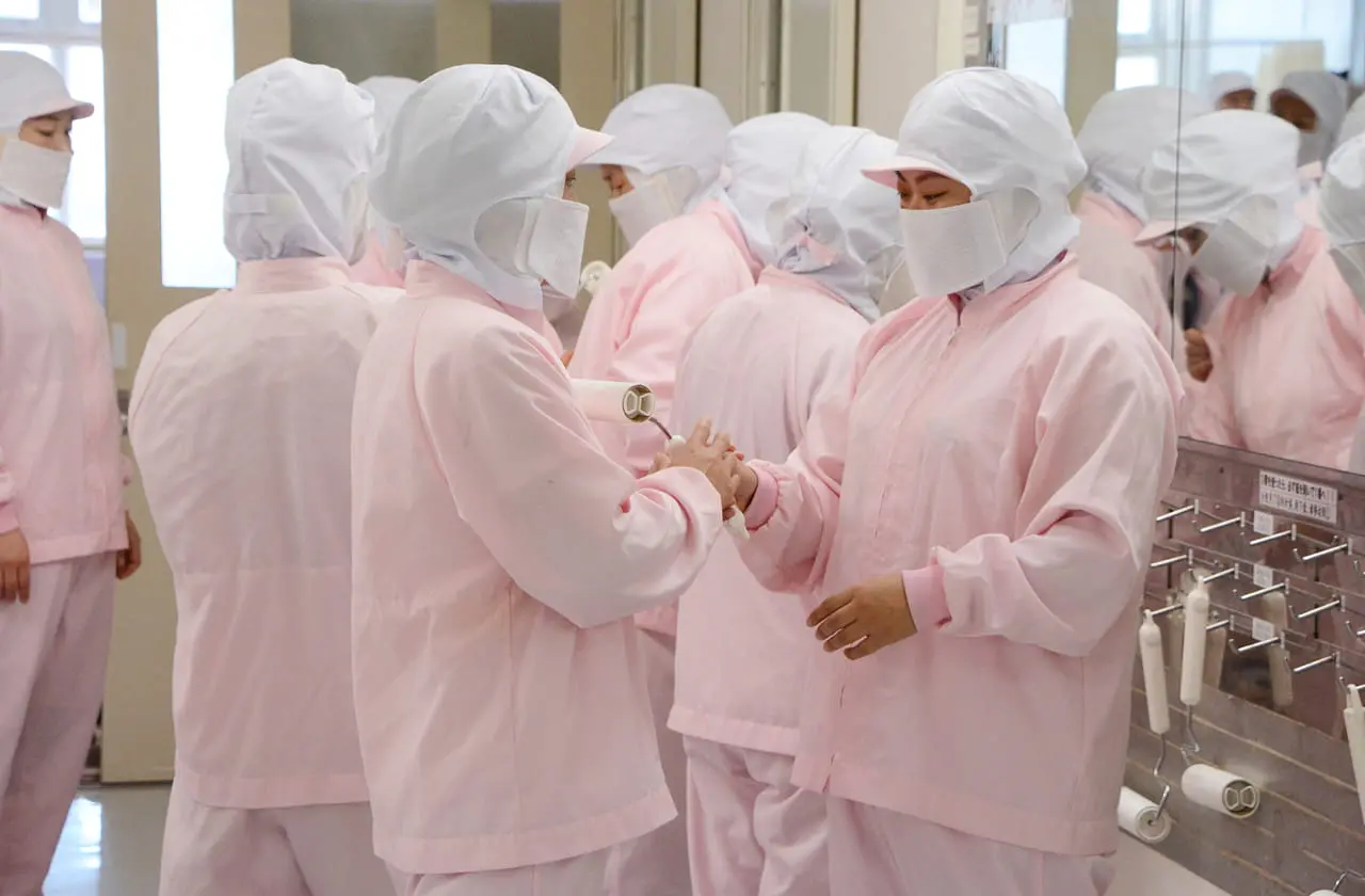 製造工場では多くの女性が活躍