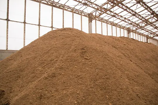 発電燃料となる鶏糞